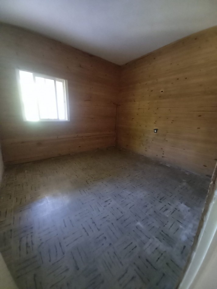 VENTA - CASA AL FRENTE DOS DORMITORIOS